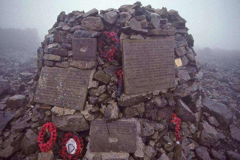 WT 3100 357-05 UK-3 Ben Nevis Trail - Summit.jpg
